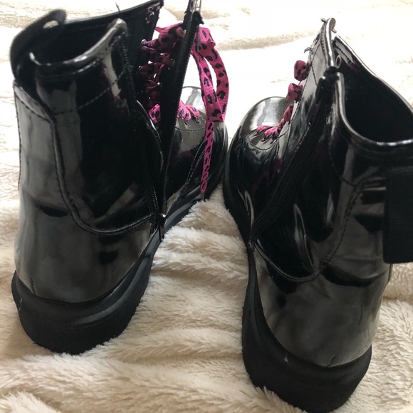 Black patent faux leather combat boots W6 grunge rocker moto cutesy shiny cute - Picture 8 of 8
